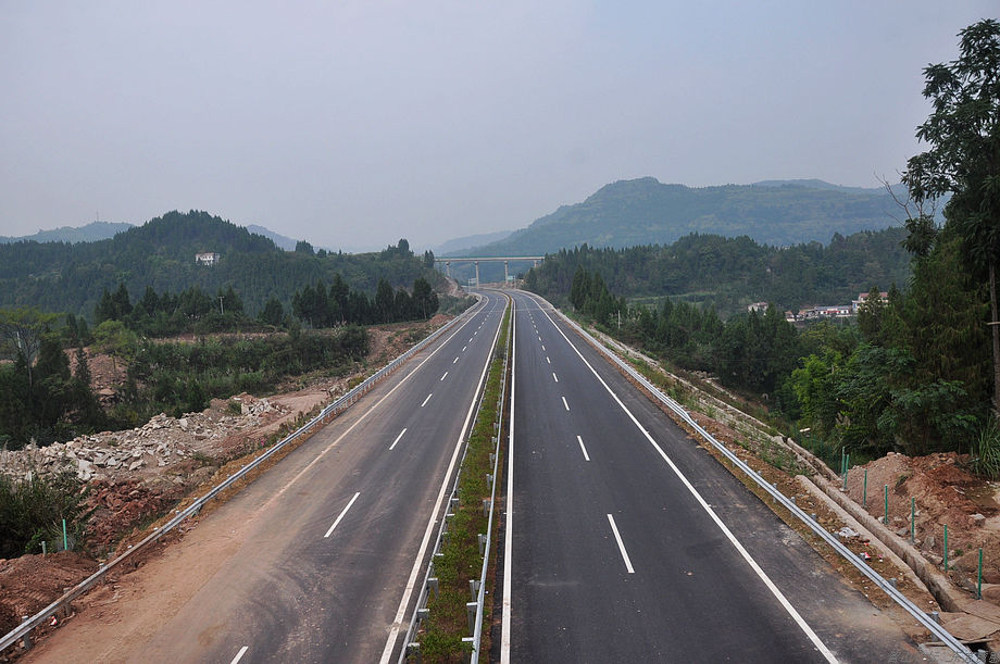  p data-id="gnx1djlhgf">巴南广高速公路项目是经 a target="_blank"