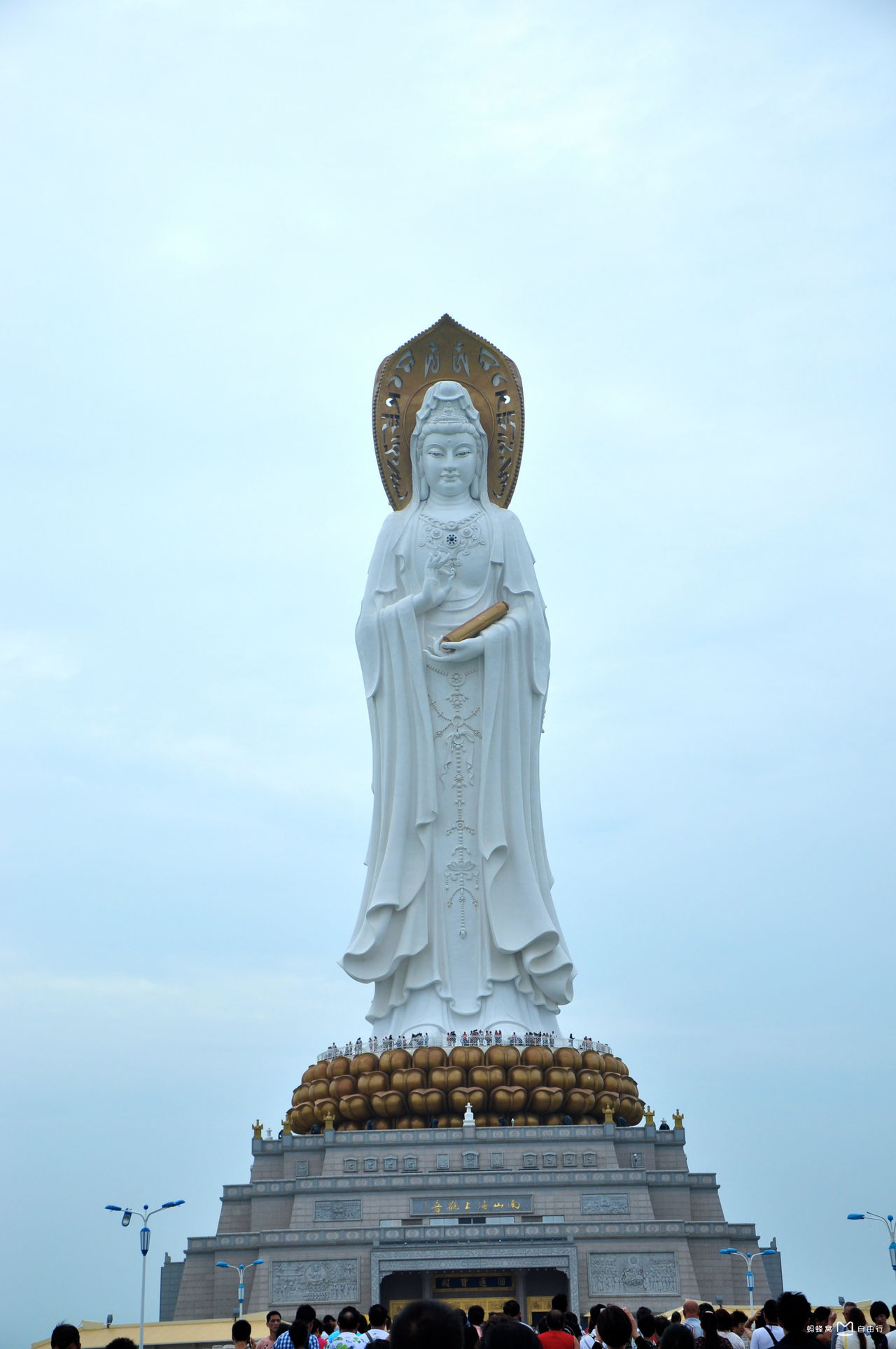 中塑108米高之 a href="#" data-lemmaid="1091435">海上观音 /a>圣像