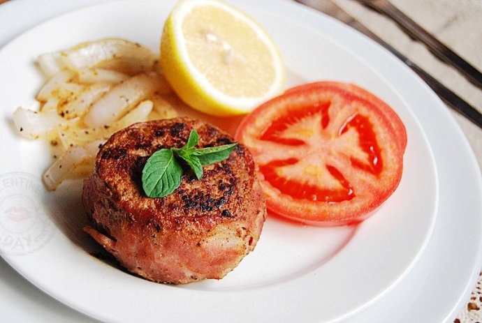 人造培根和牛排(牛排和培根可以一块吃吗)