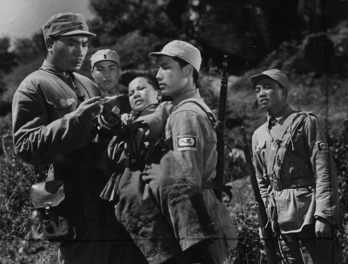 《鸡毛信》是1954年由 a target="_blank" href="/item/上海电影制片