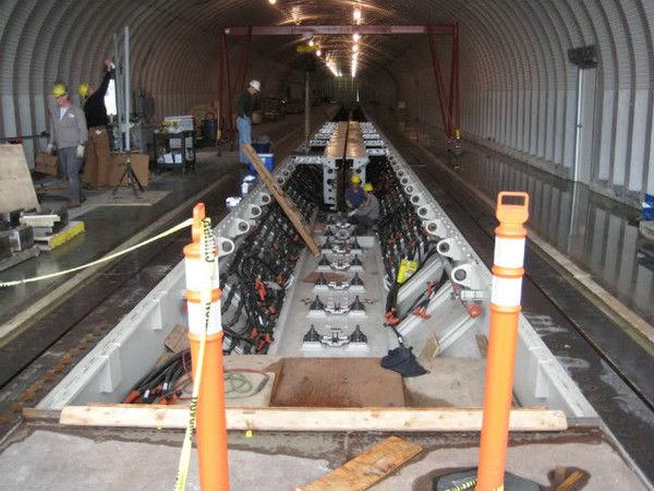  p>电磁弹射器是航空母舰上的一种舰载机起飞装置,已由美国最新下水的