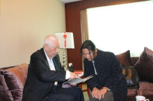 洛夫给李璜之分享他的诗词作品