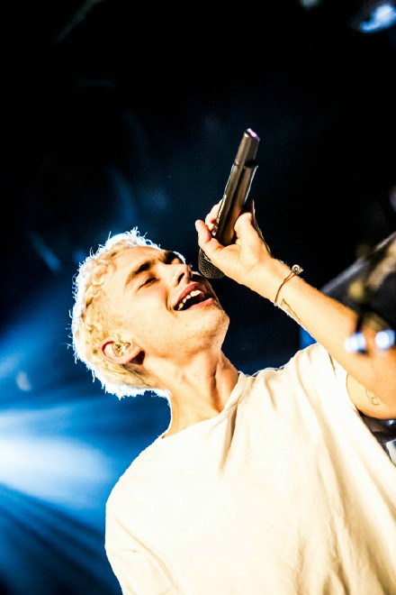 p data-id="gnywznikz4">奥利·亚历山大,英文名:olly alexander,男