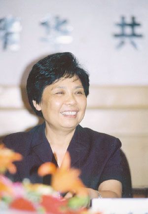 现任邮电部北京通信设备厂厂长.高级工程师.