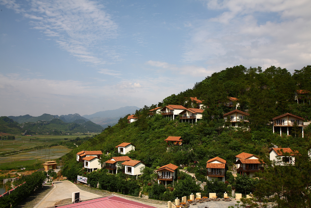  p>英德奇洞温泉(原溶洞温泉)度假区是一座以自然生态景观为主题,是集