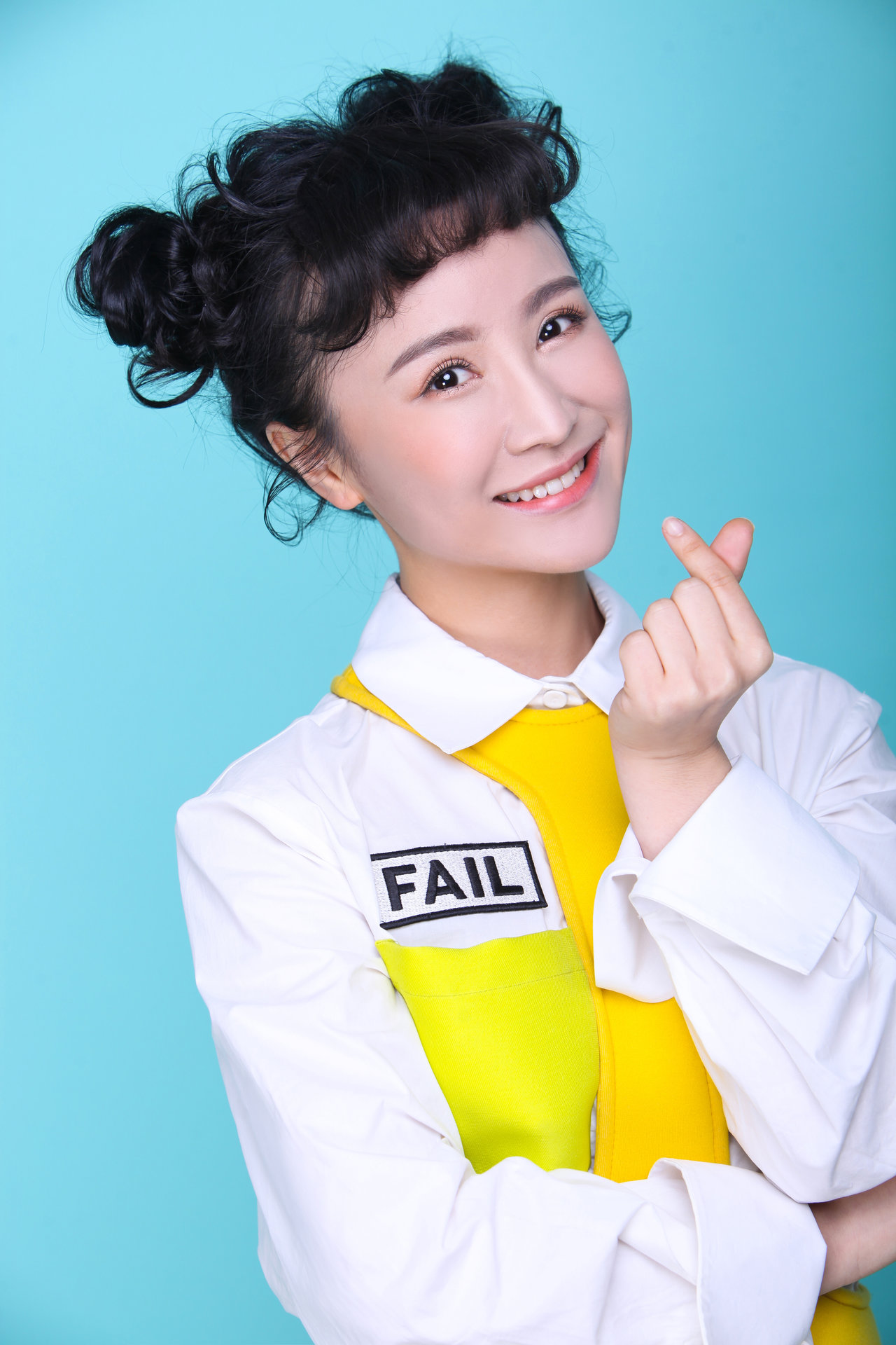  p>罗依然(金鹰卡通主持人小蜜蜂姐姐),女,湖南卫视《我们约会吧》