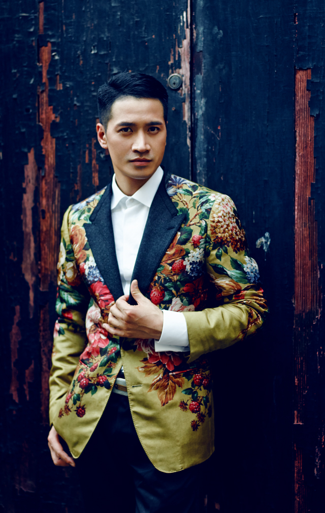  p>何晟铭,1975年7月9日出生于湖北省仙桃市,中国内地男演员,歌手.