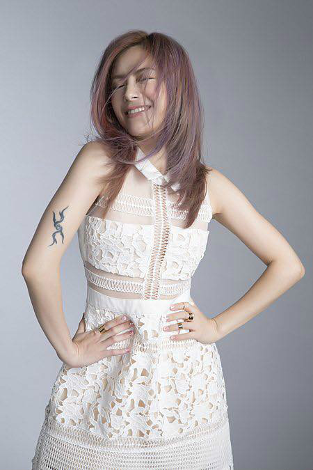 href="/item/黄婷/2653367" data-lemmaid="2653367">黄婷 /a>作词