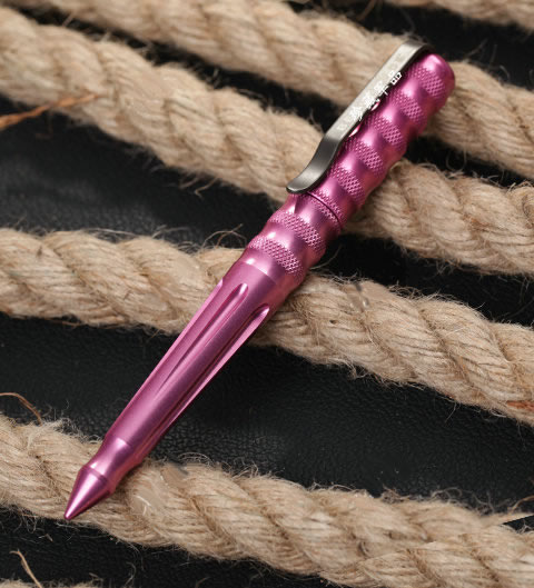  p>战术防身笔来源于国外,早期被设计出来的初衷在于国外对于防身器材