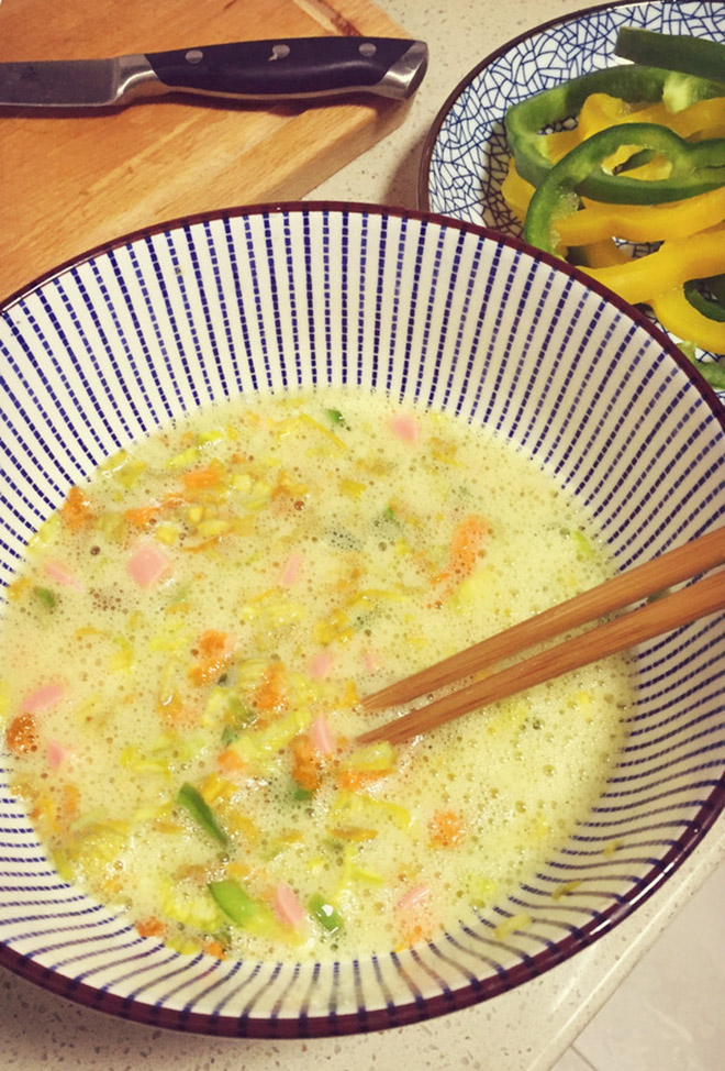 蛋炒南瓜花是一道由