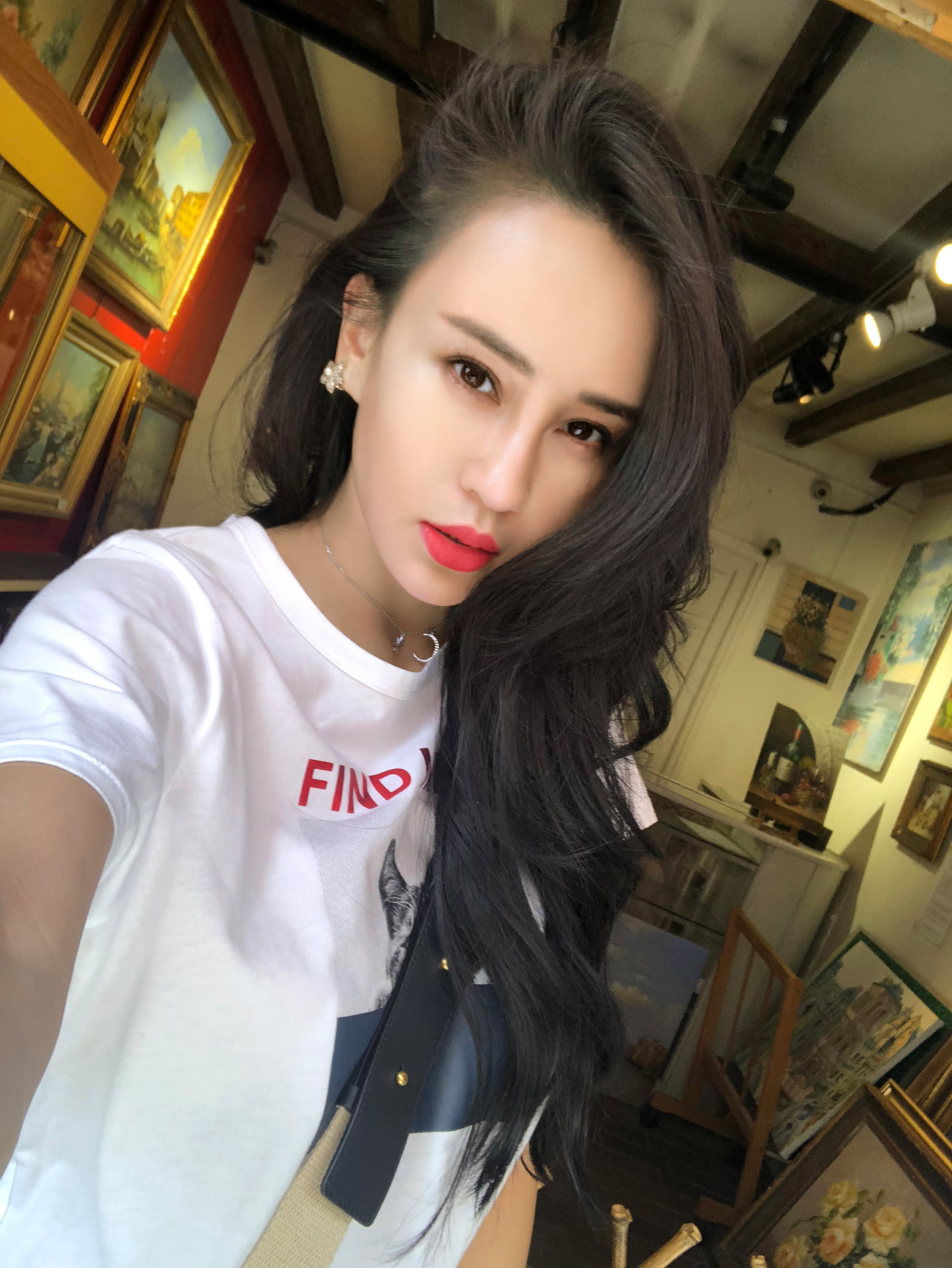  p>母其弥雅 i>(miya) /i>,1987年5月24日出生于云南省楚雄彝族自治州