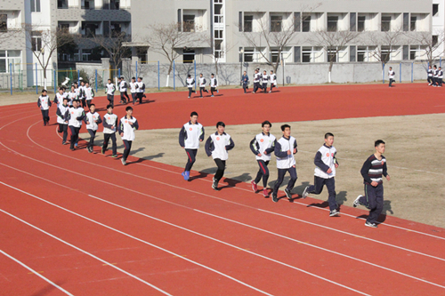  p>平湖技师学院学校于1979年建立,是一所以 a>光机电 /a>类专业为