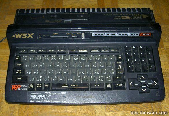  p>msx2主机(日本一台普及量并不是很大的个人游戏用pc) /p>