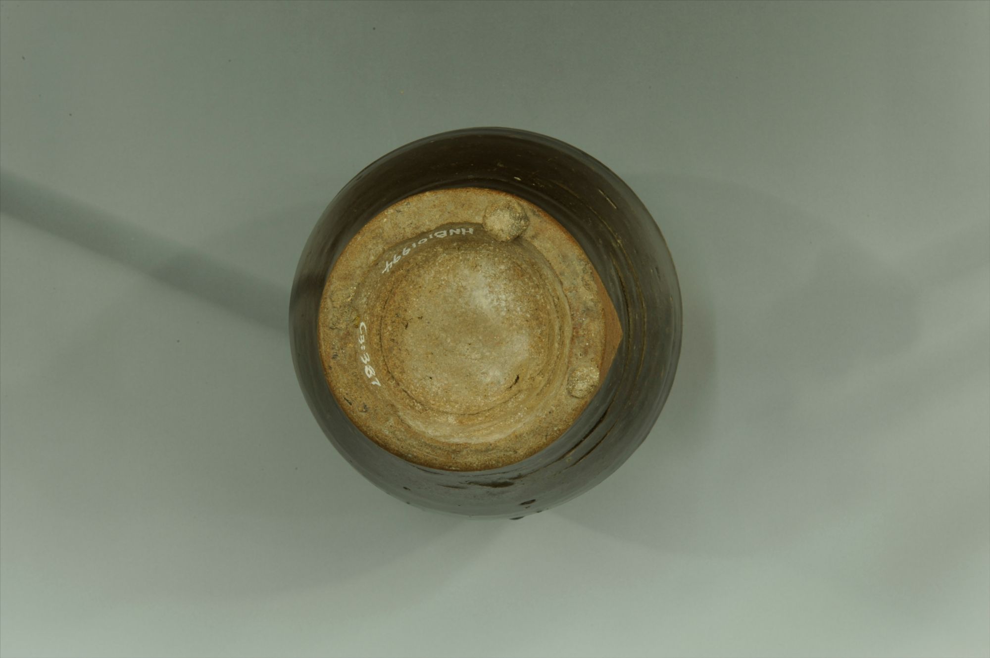 元代酱釉小口瓷瓶
