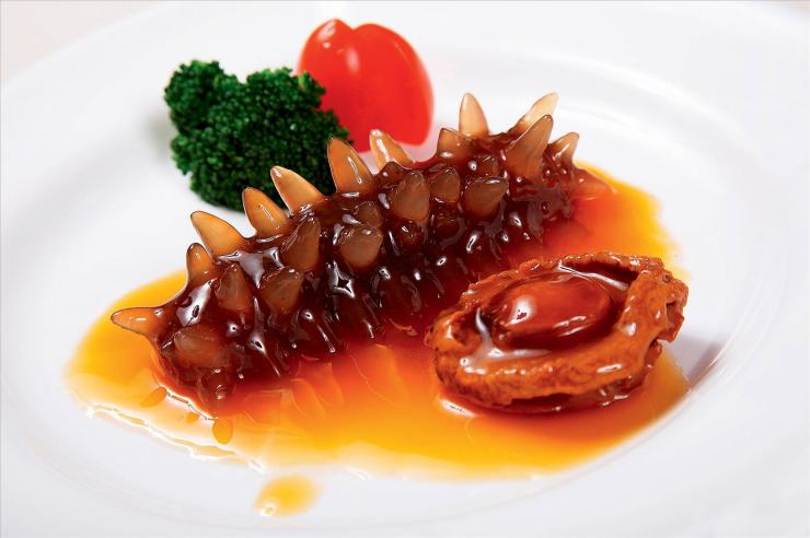  p>鲍汁海参是一款鲁菜菜品,制作原料主要有鲍鱼汁,宫品水发海参等.