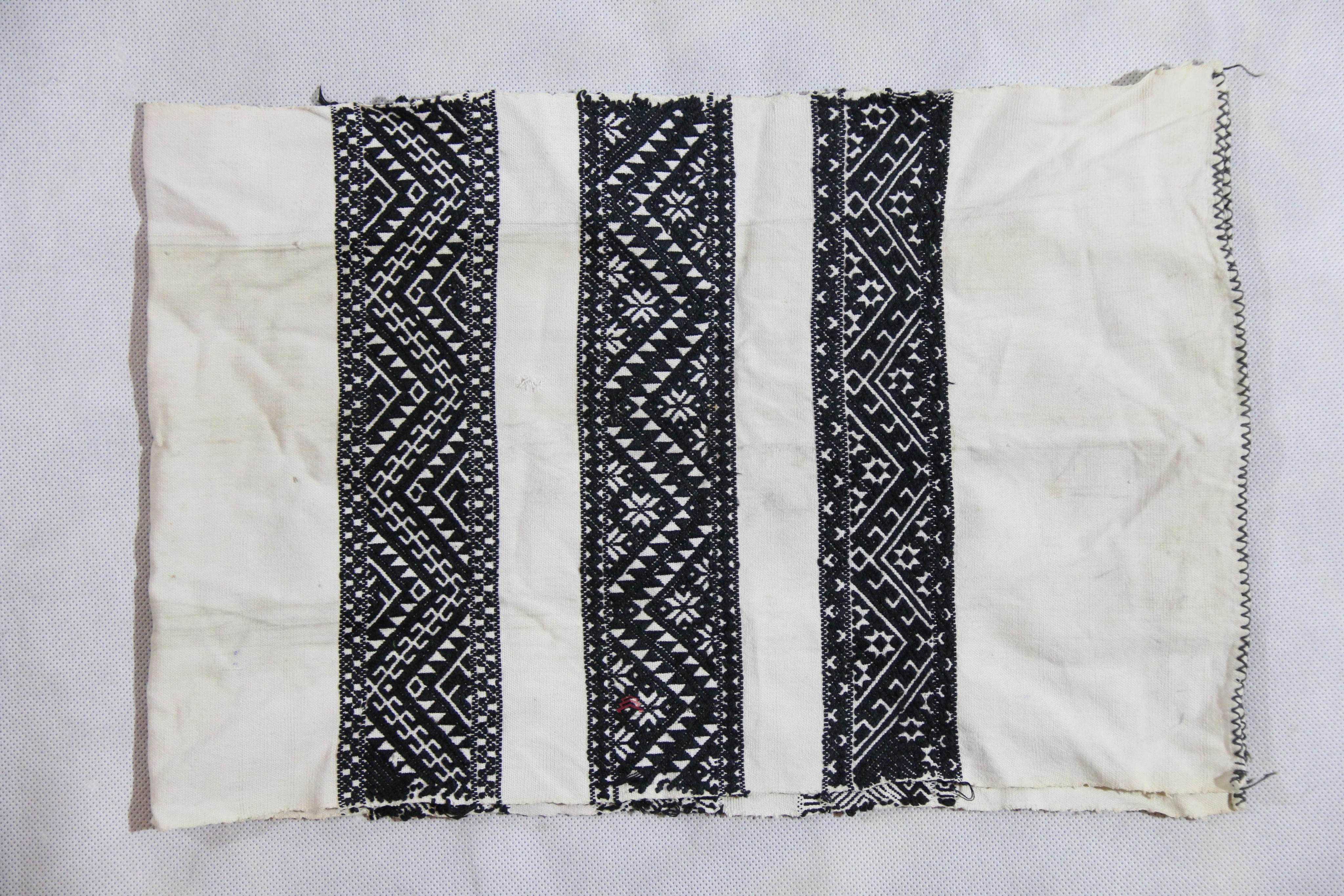 当代榕江高文苗族白布织花头帕