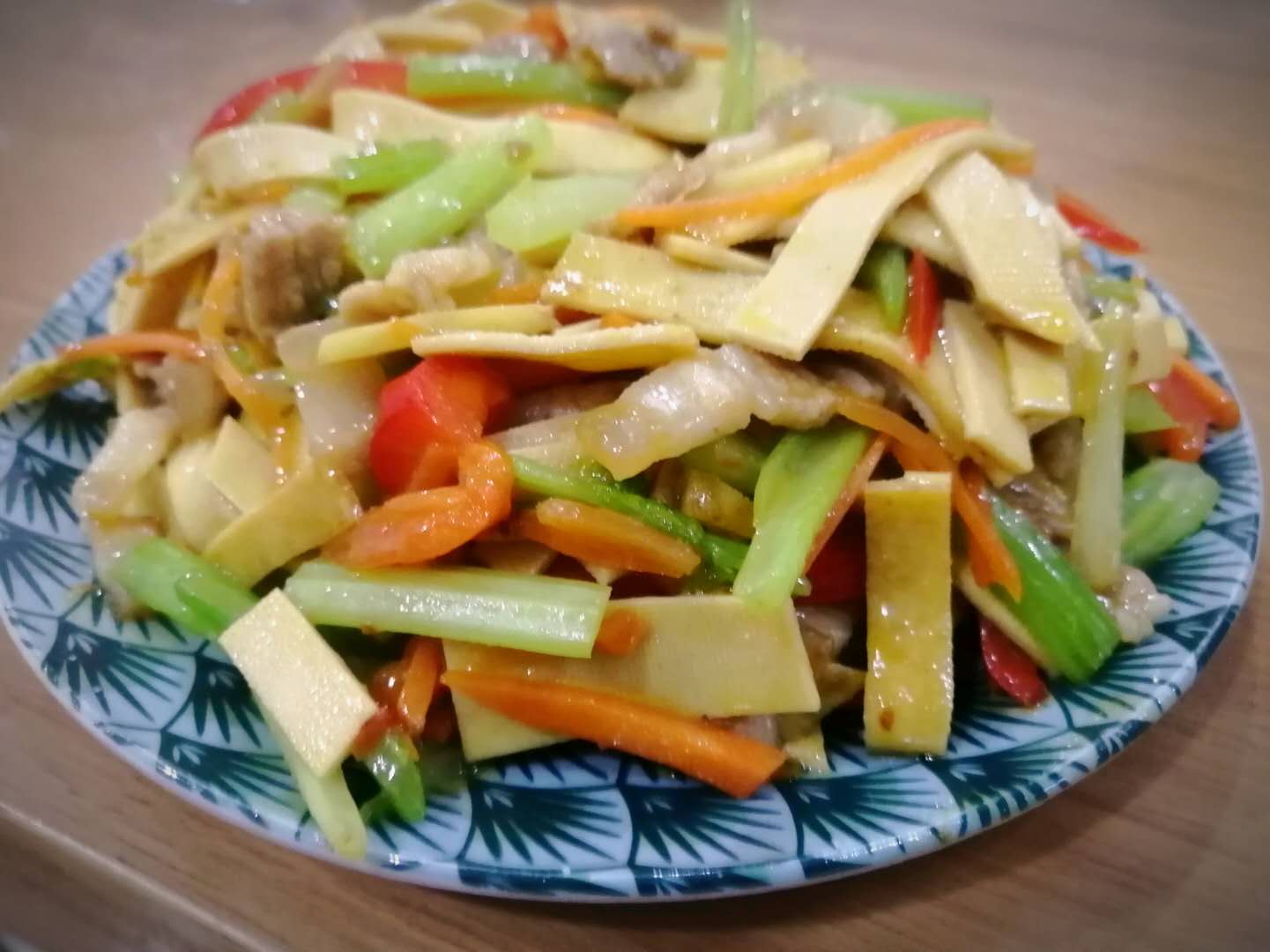 萝卜毛芹素炒千张