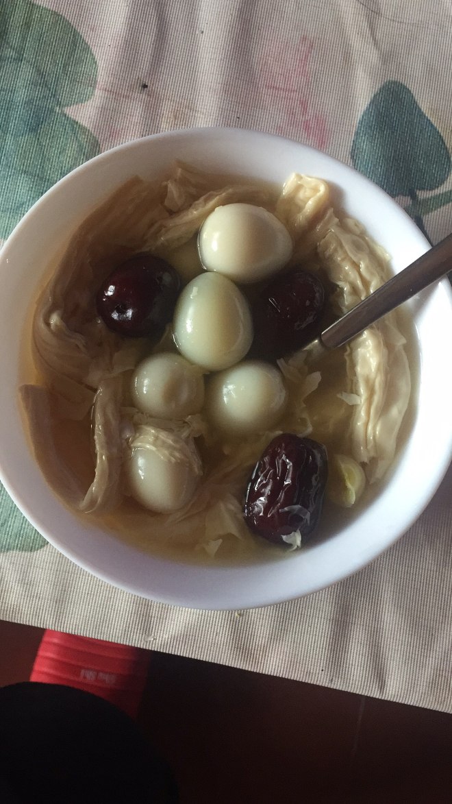 红枣鹌鹑蛋糖水