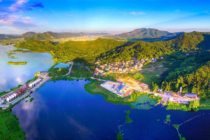  p data-id="gnbk0e6ych">皂李湖位于绍兴市上虞区梁湖街道东南方,是