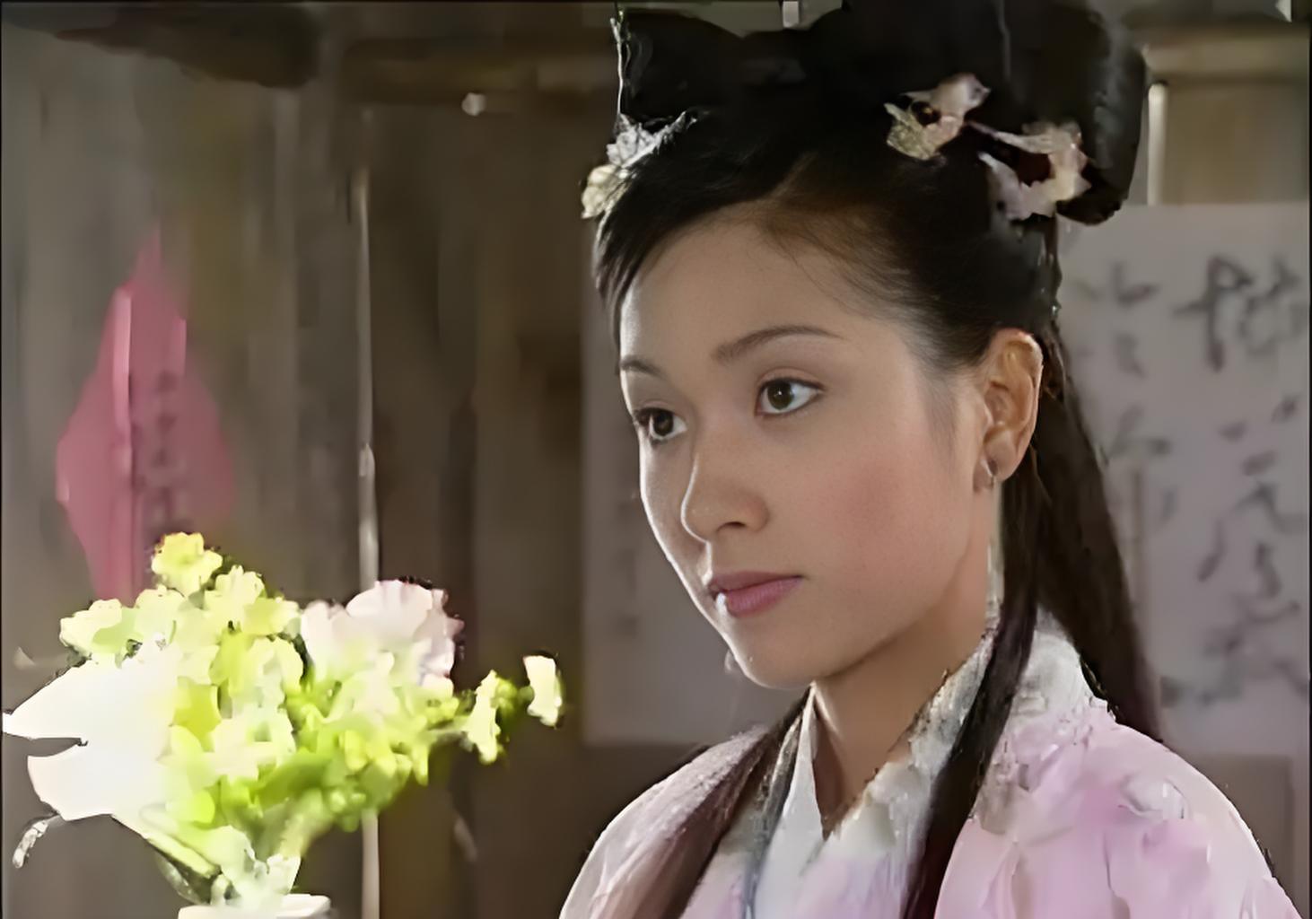 白羽彤,女,2002年电视剧《大醉侠》中的人物