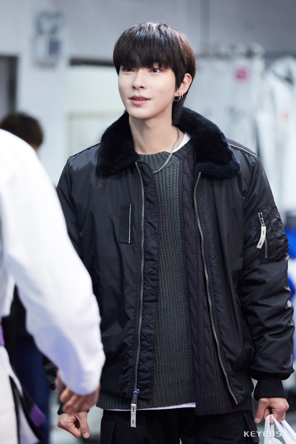  p>黄寅烨,1991年1月19日出生于韩国,毕业于菲律宾