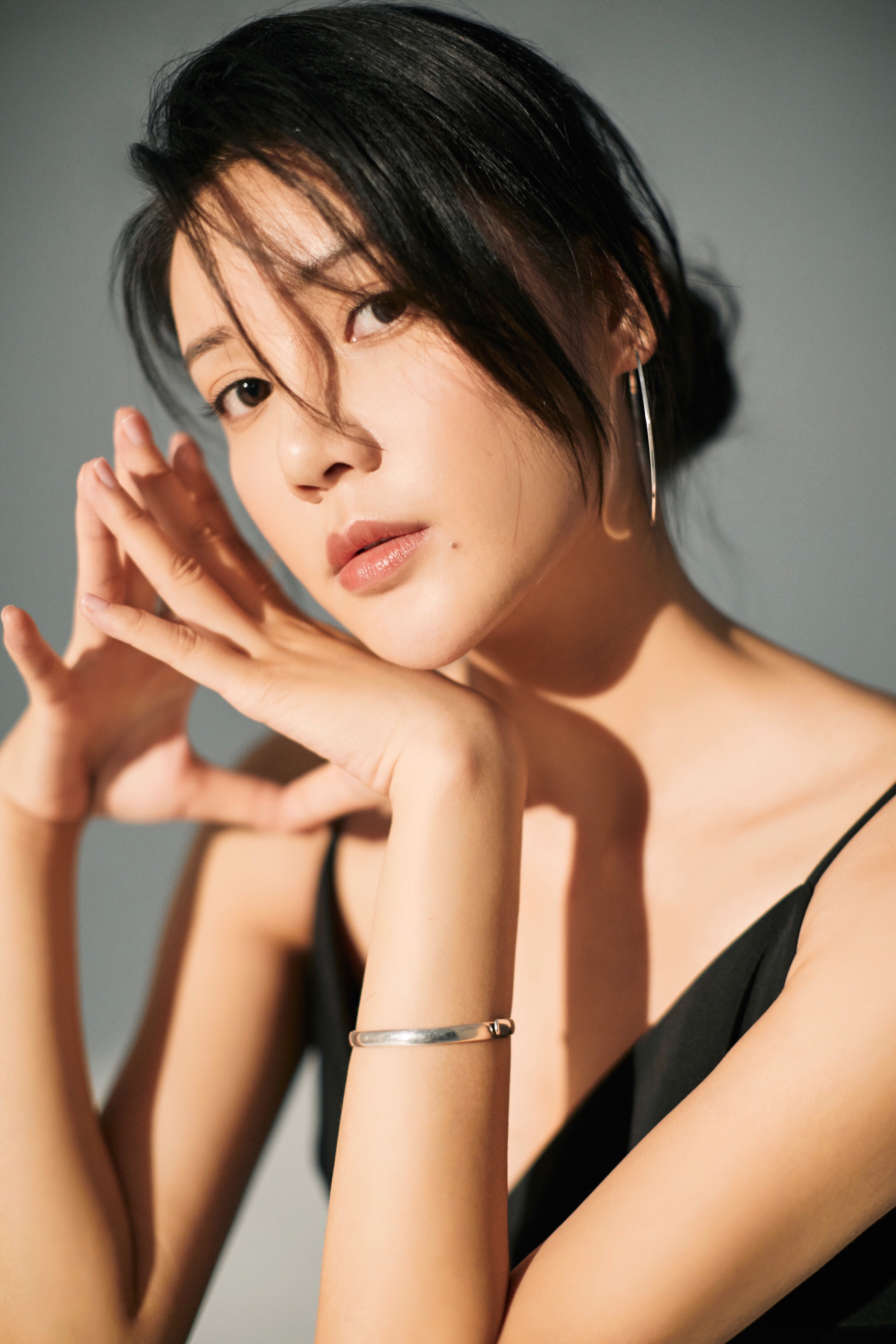  p data-id="gnwir0qm9a">刘凌菱,演员.