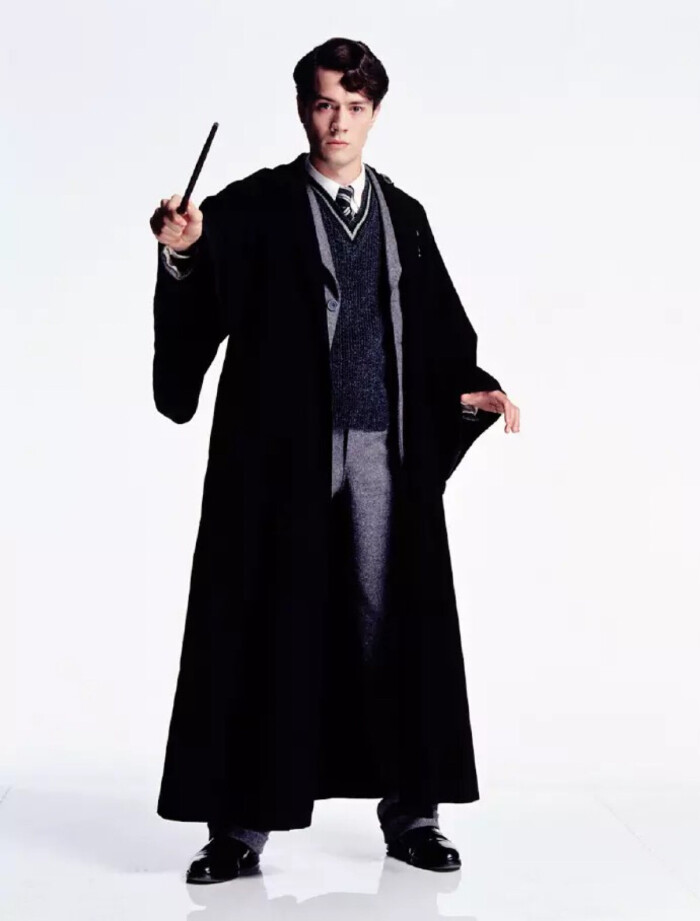  p>伏地魔(lord voldemort),原名汤姆·马沃罗·里德尔(tom marvolo