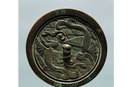 摩羯纹铜镜