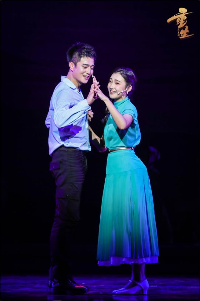  p data-id="gnbvn7kyj6">刘岩,出生于吉林省吉林市,中国音乐剧男演员