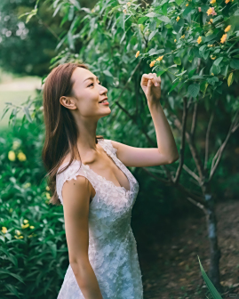 黄嘉雯照片