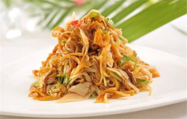 凉拌金针菇黄花菜