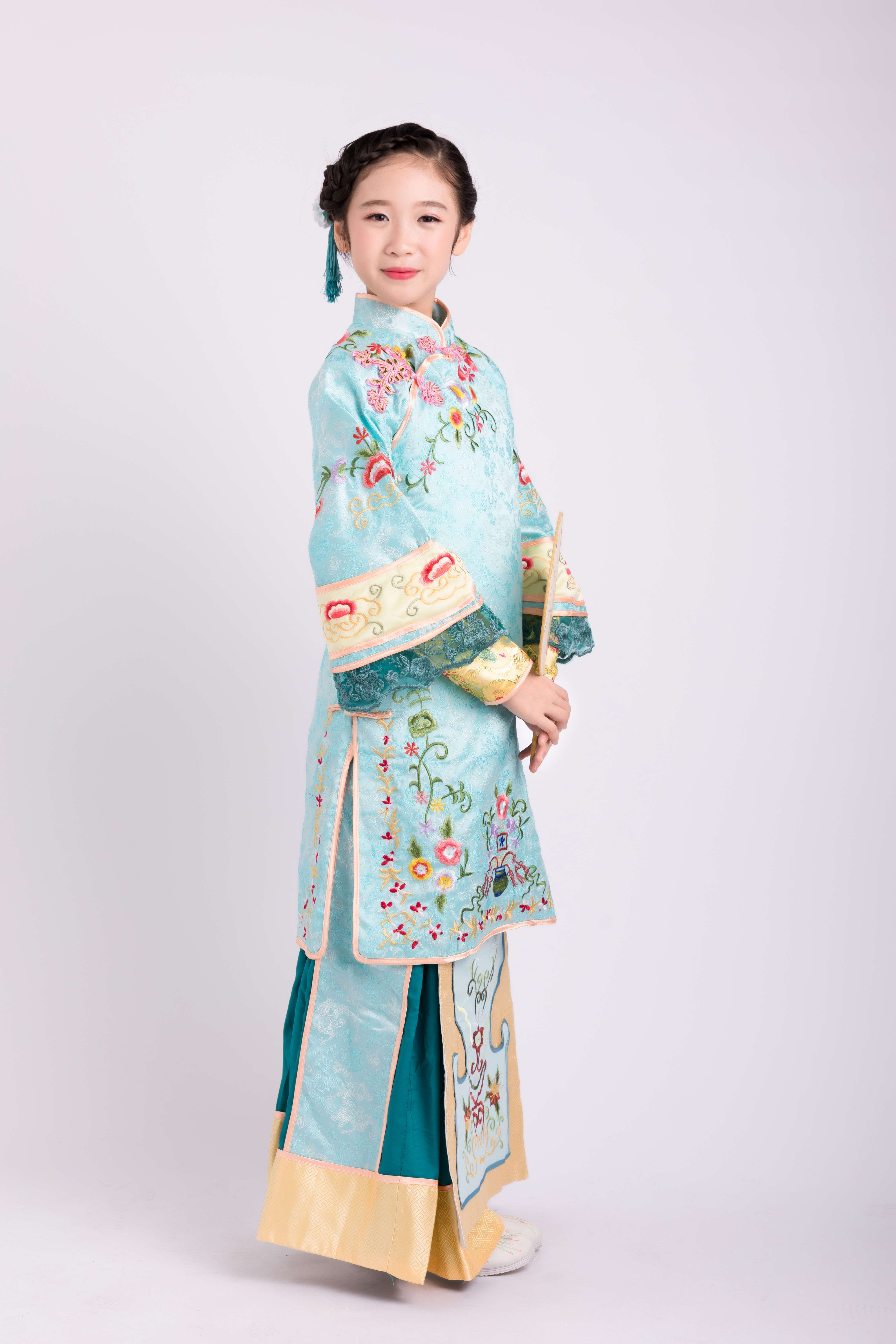  p>邓文怡,2009年11月14日出生于香港,童星,中国香港女歌手.