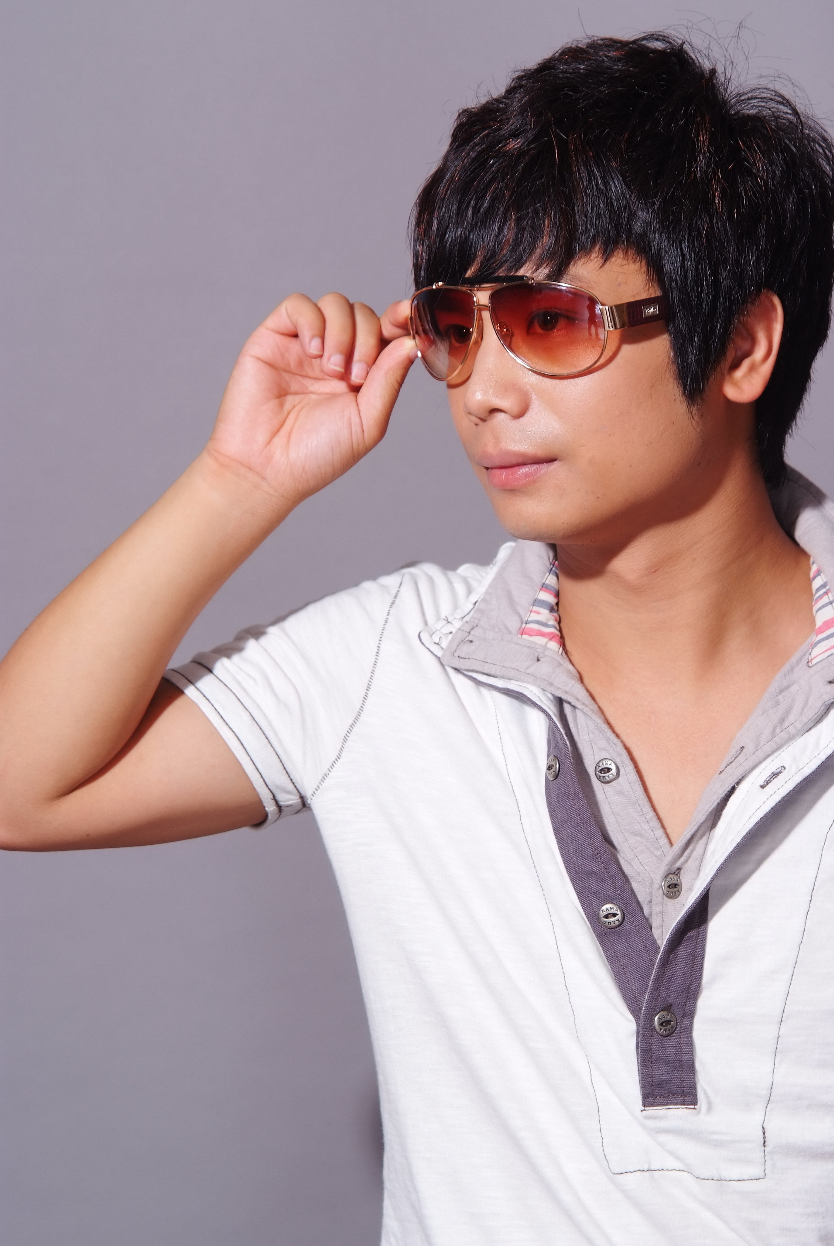  p>李子璇,福州男歌手,福建省音乐创作人协会会长.