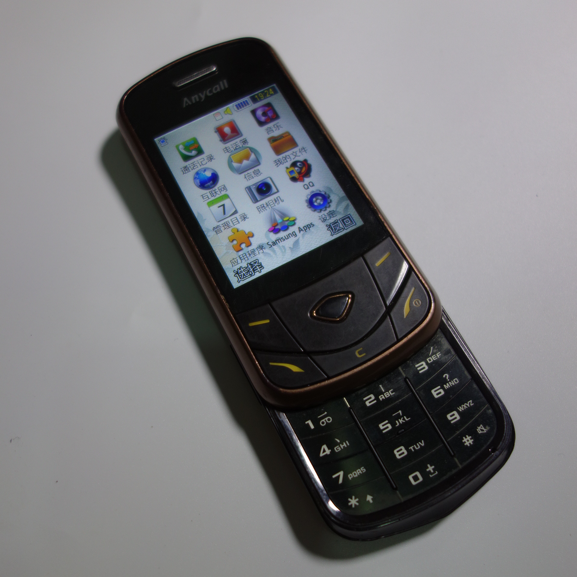  p>三星s3710是三星公司研发的一款滑盖手机. /p>