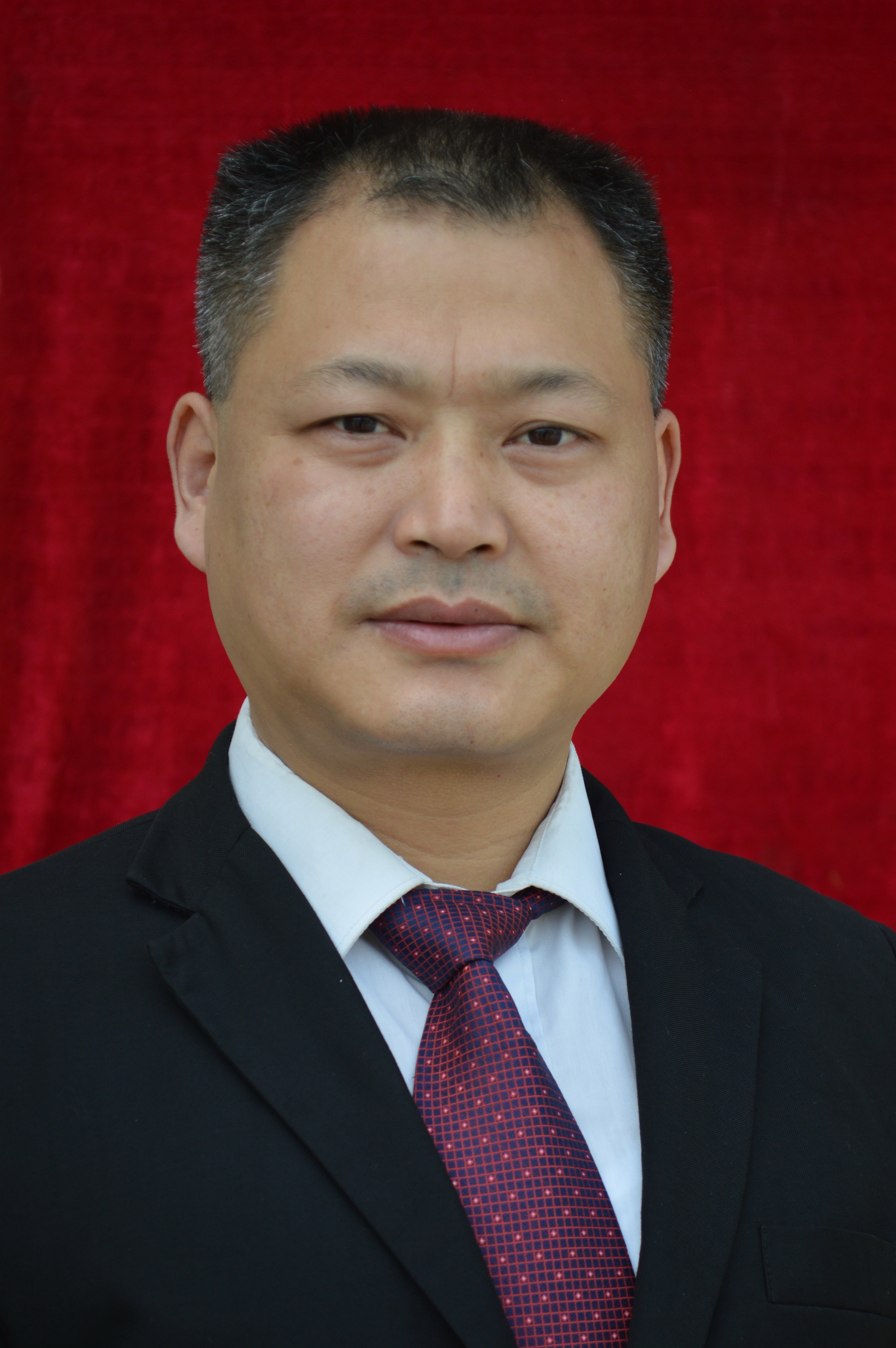 鄱阳人,大学本科毕业,现任江西省景德镇市科学技术局党组成员,副局长