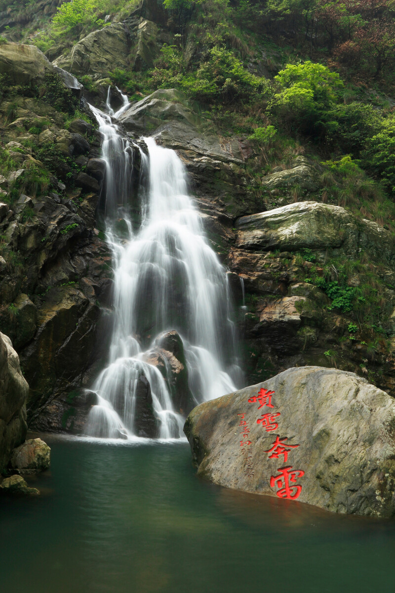  p>石门涧,位于江西省九江市的庐山西麓,素称:"庐山西大门".