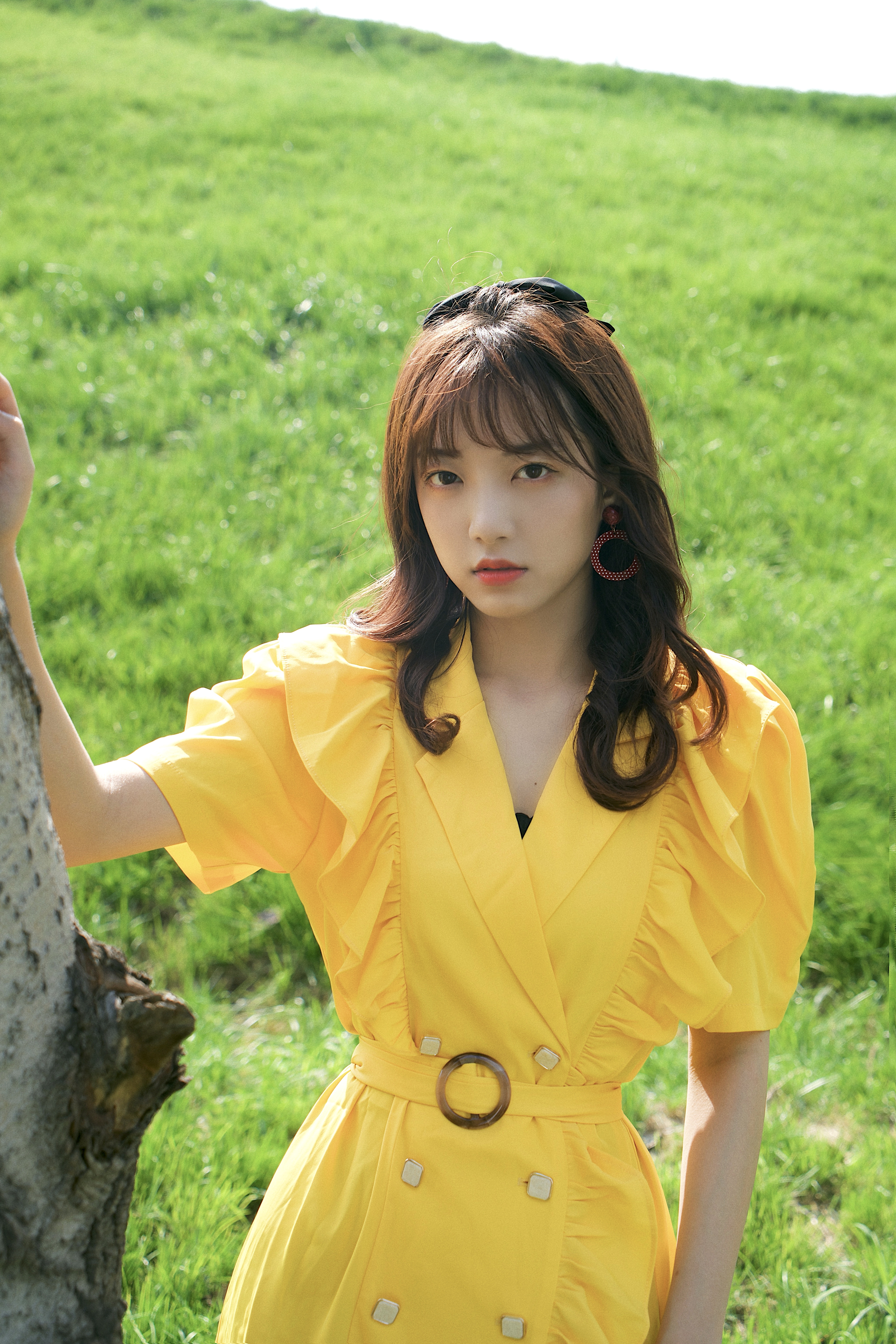  p>范薇,1995年8月13日出生于中国辽宁,中国内地女歌手,演员.