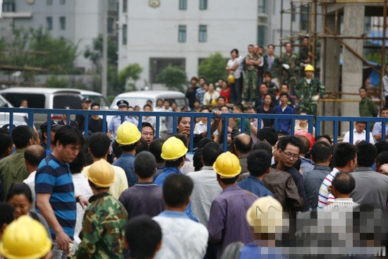 data-lemmaid="195165">武汉市 /a>"东湖景园"在建住宅发生载人电梯从