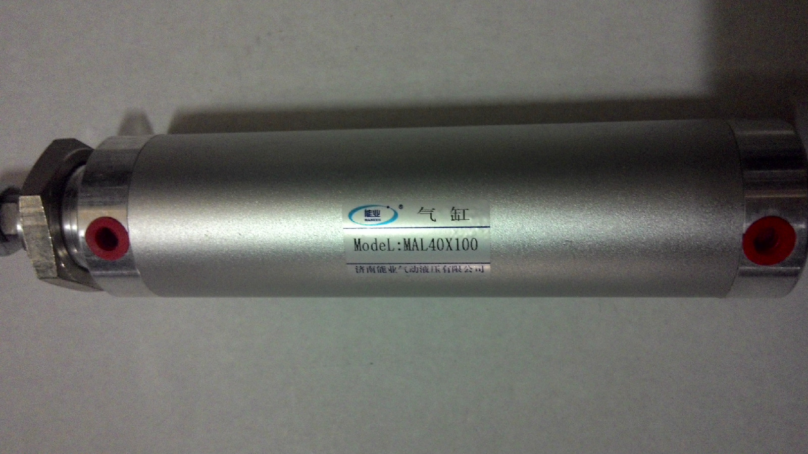  p>气缸是指引导活塞在缸内进行直线往复运动的圆筒形金属机件.