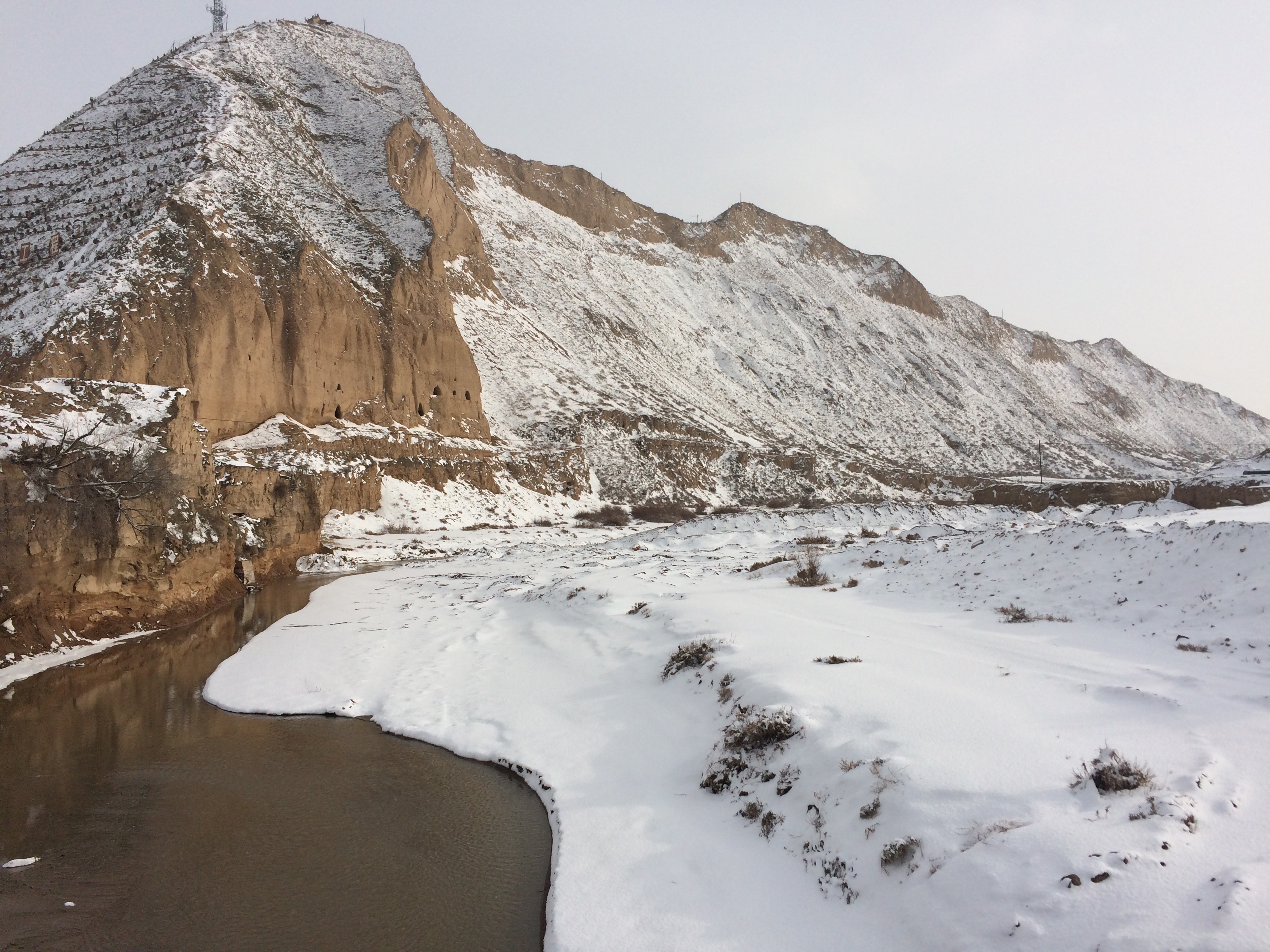  p>清凉山寺是一座历史悠久的西部古寺,坐落于甘肃省白银市会宁县 a