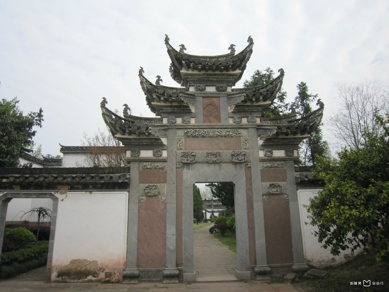 古城岩,坐落在安徽省黄山市 a target="_blank" href="/item/休宁县