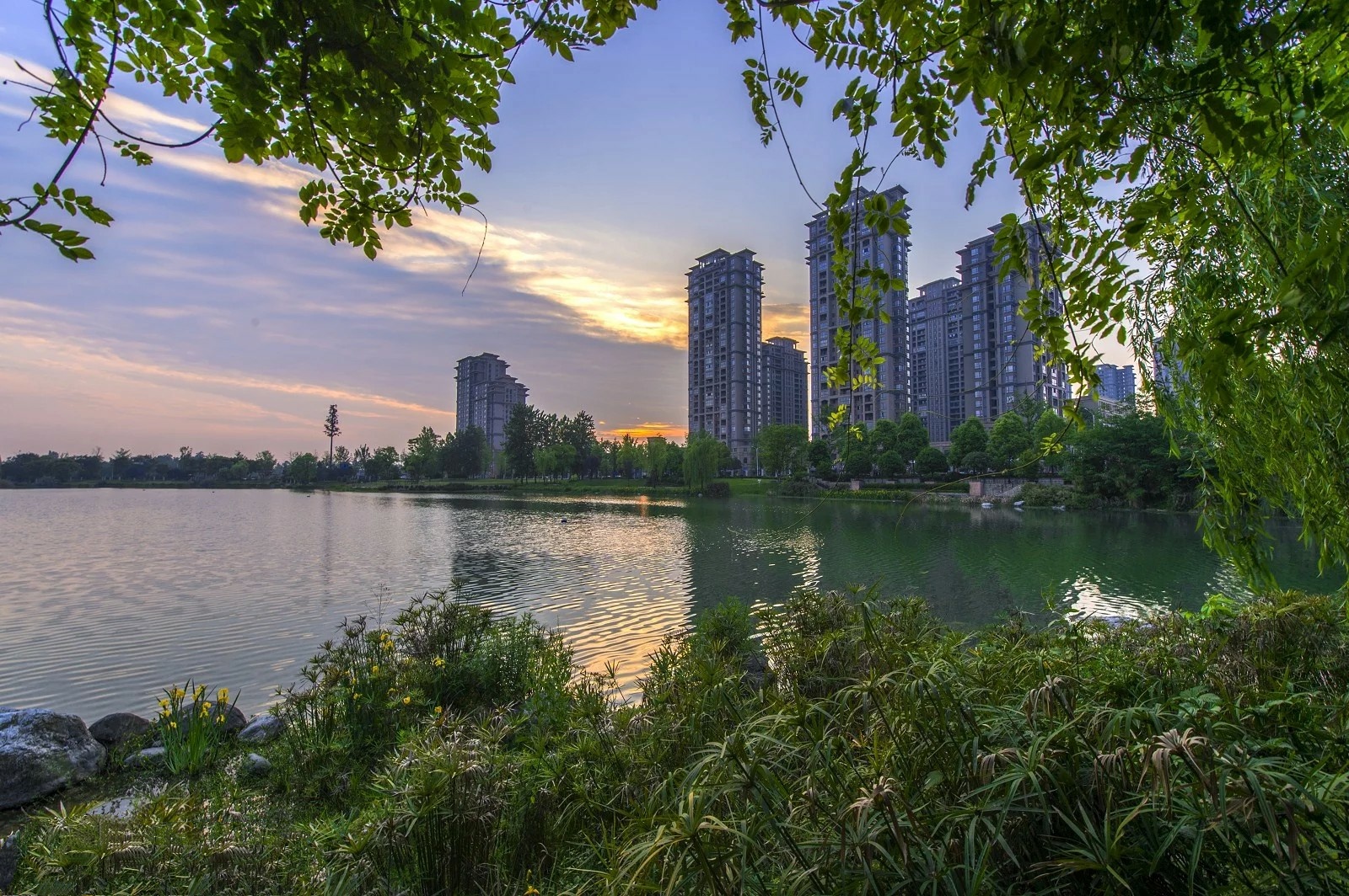  p>温江区,四川省成都市辖区,是成都中心城区的重要组成部分,地处成都