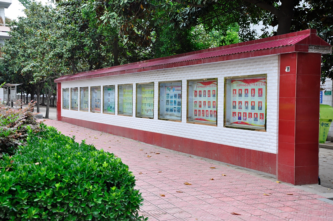  p>南召县第一高级中学(南召一高),位于南召县城李青街,占地面积11万