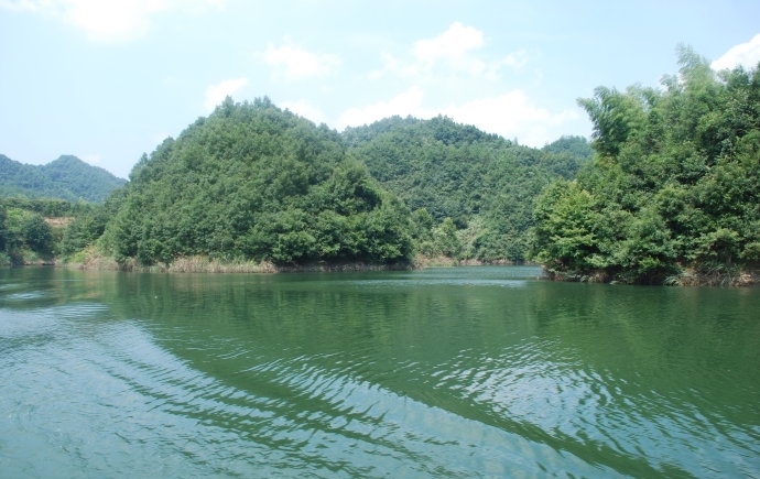  p>棺材山,位于中国华中咸宁市崇阳县以南13公里的水库村,棺材山顾名