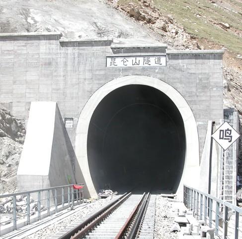 青藏铁路昆仑山隧道