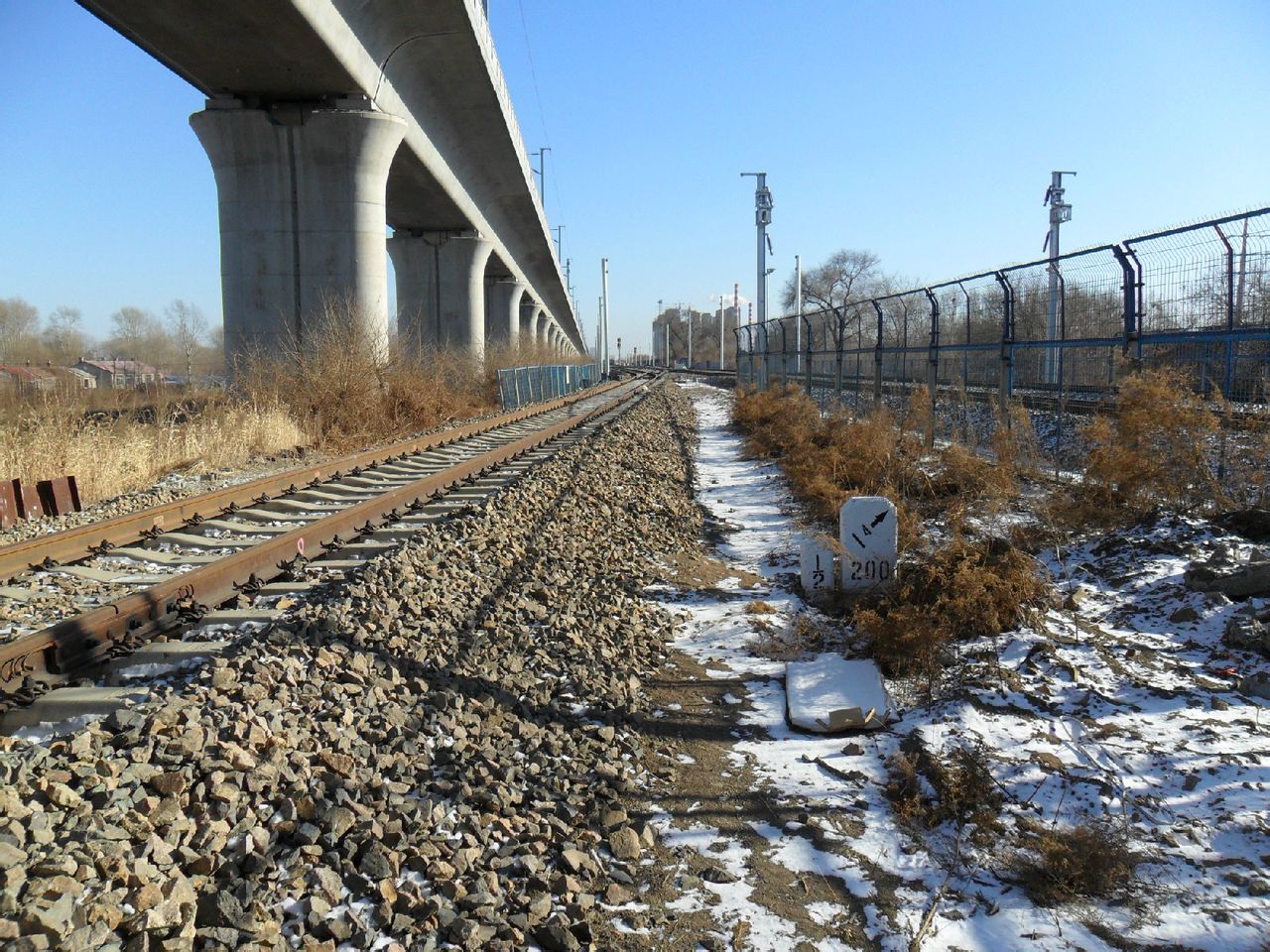  p>滨洲铁路,是原中俄共同修筑的东清铁路(中东铁路)的西部干线,故