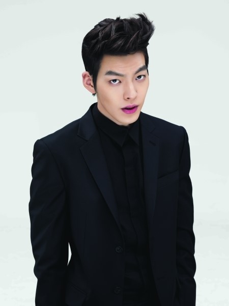  p>金宇彬(         ),本名"金贤中",1989年7月16日出生于韩国首尔