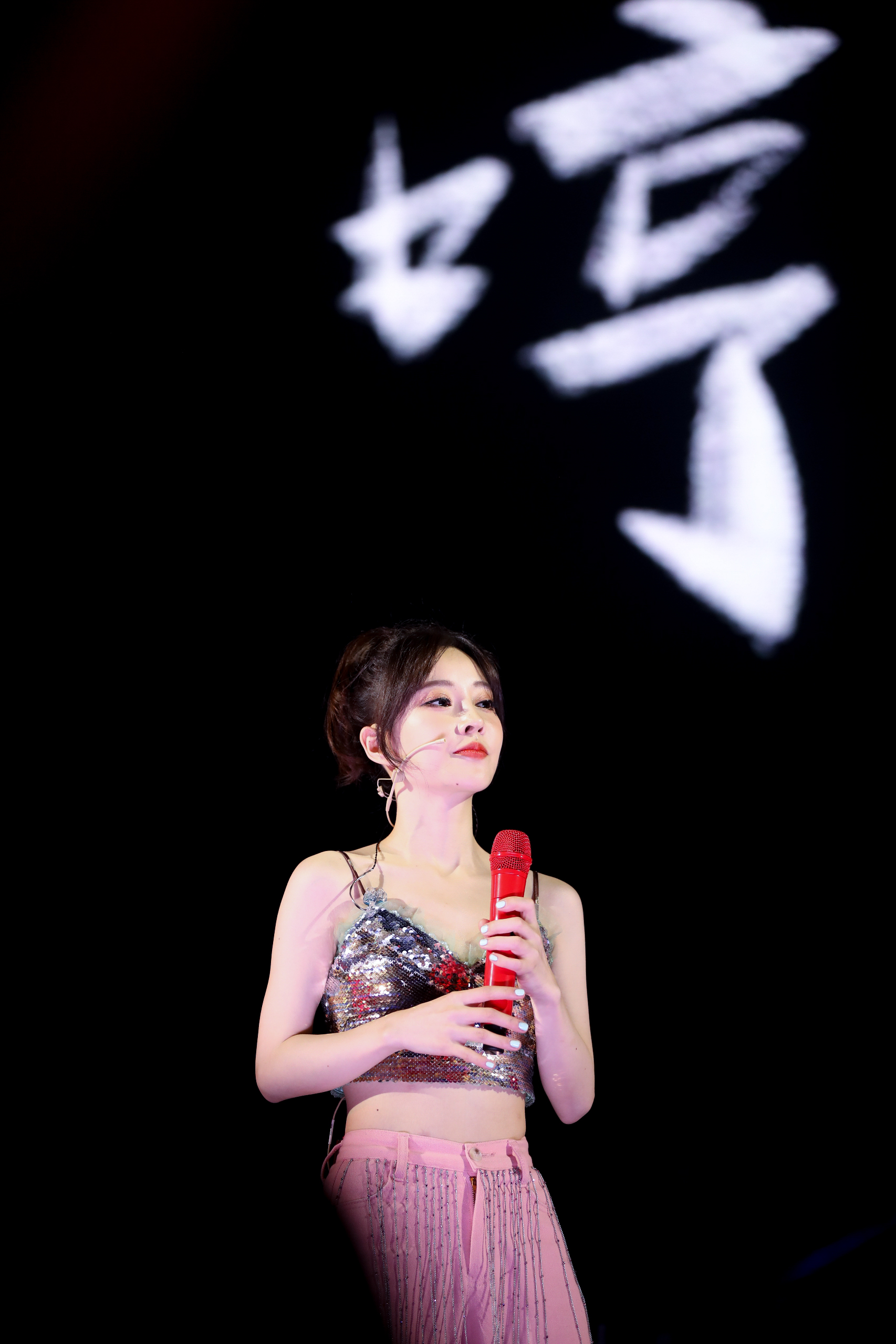  p>冯提莫,本名冯亚男,1991年12月19日出生于重庆市万州区,中国内地女