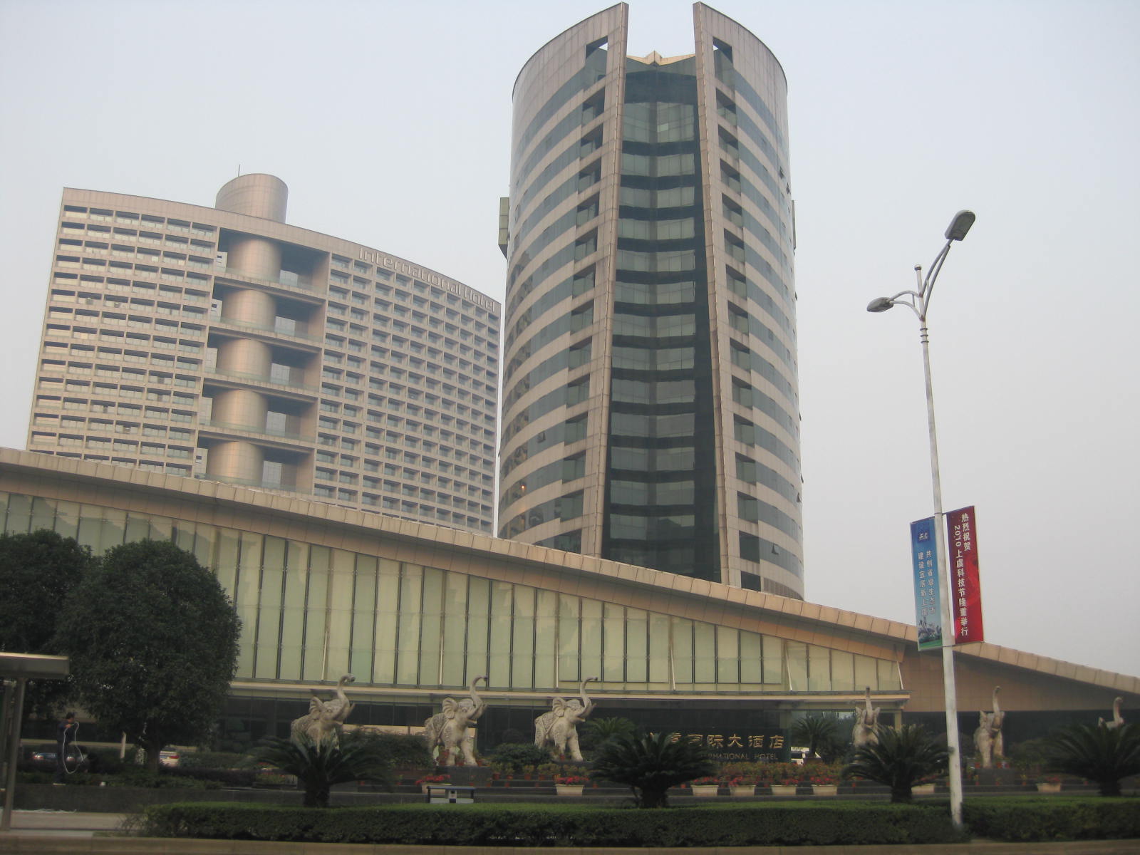  p>上虞国际大酒店于2004年1月开张营业,2005年3月被国家旅游局评定为