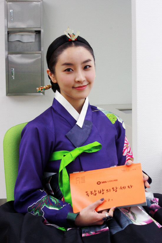  p>《屋塔房王世子》是韩国 a target="_blank" href="/item/sbs